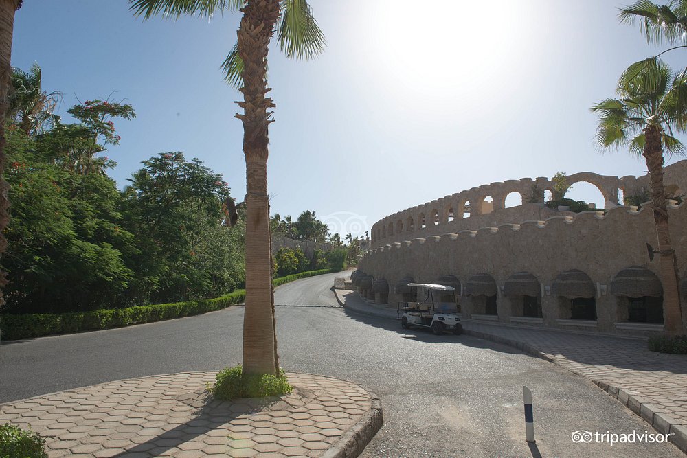 احدي مشاريعنا في مصر منتجع الباتروس