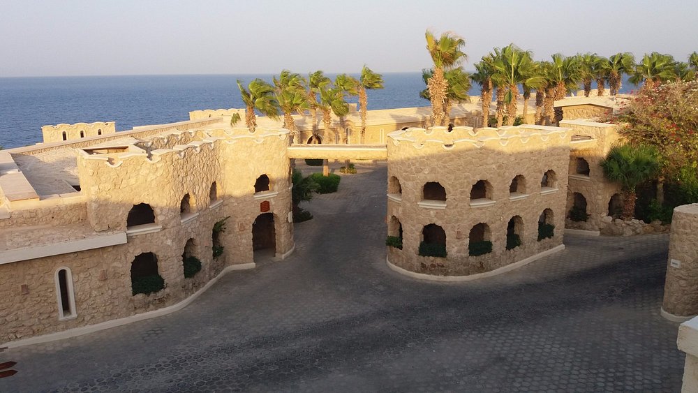 احدي مشاريعنا في مصر منتجع الباتروس