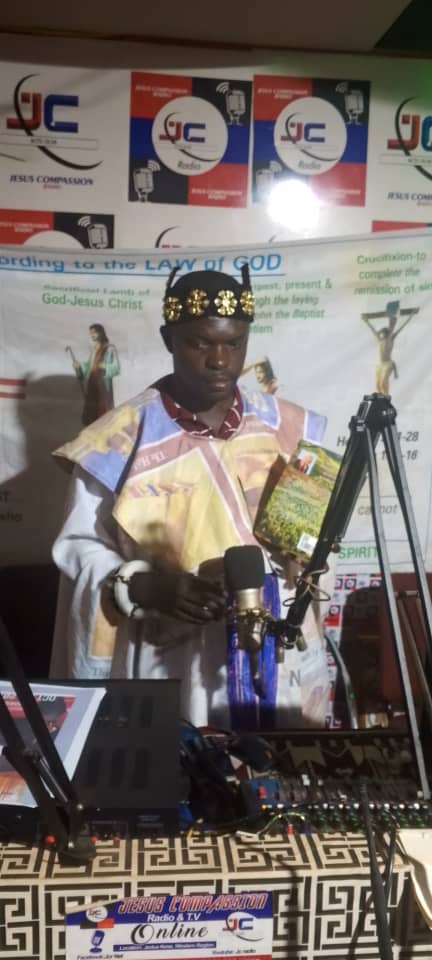 THE ROYAL DESK, RADIO PRESENTATION