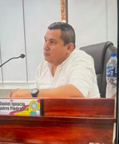 DANIEL AGUIRRE: UN BUCEADOR DE CONTRATOS