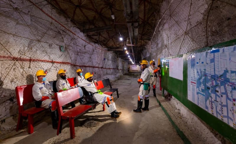 UG WAITING PLACES, STORES