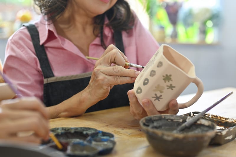 5 נושאים חשובים לשים לב אליהם כשמזמינים סדנת קרמיקה