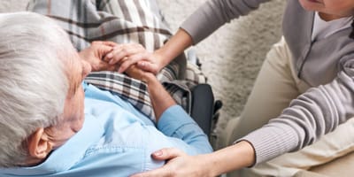 How Home Nursing Services Handle Critical Illnesses