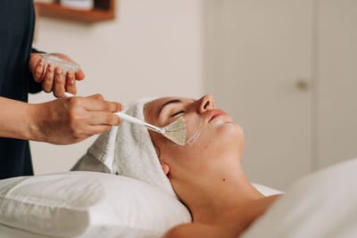 Deep Cleansing Facial with Extraction for Whiteheads