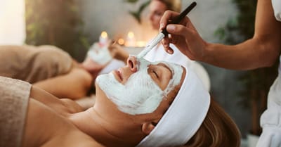 Deep Cleansing Facial with Extraction for Glowing Skin