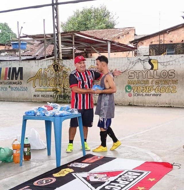 Entrega dos kits dos uniformes do Projeto “Bom de Escola - Bom de Bola”