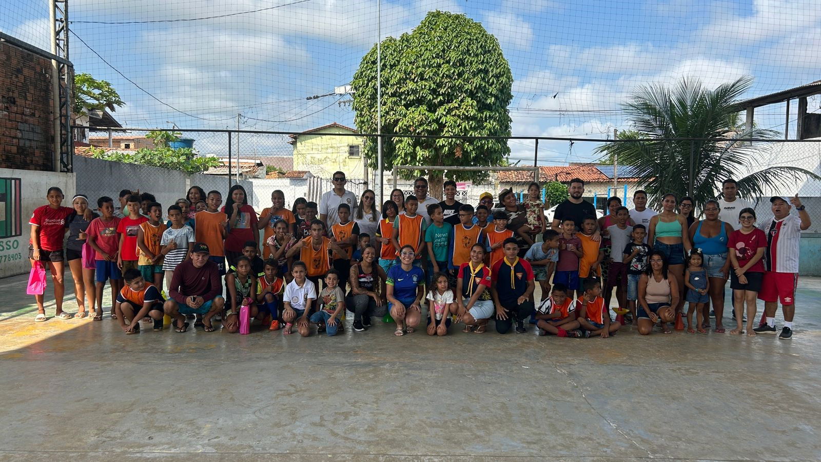 Festa de Páscoa do Projeto 'Bom de Escola - Bom de Bola' Leva Alegria e Esperança às Crianças