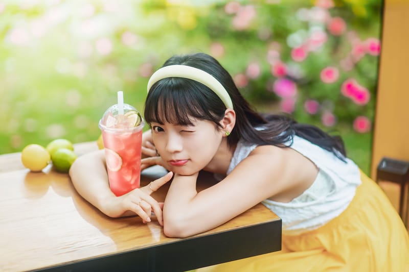 飲品人像情境拍攝