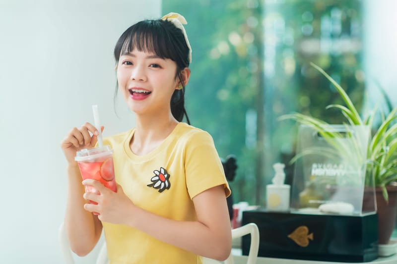 飲品人像情境拍攝