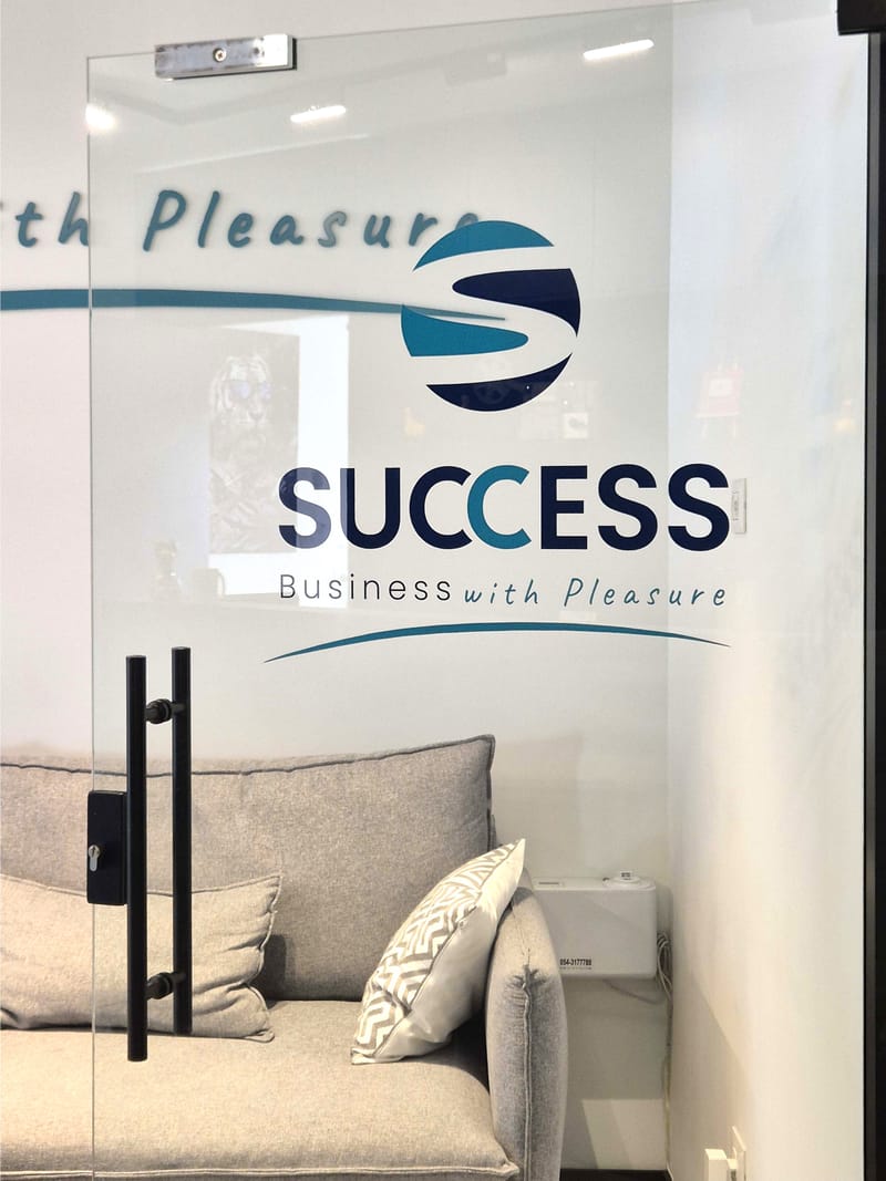 ביצוע מדבקות מכל הסוגים בכל במידות