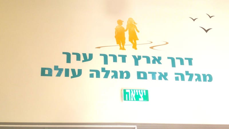 ביצוע מדבקות מכל הסוגים בכל במידות