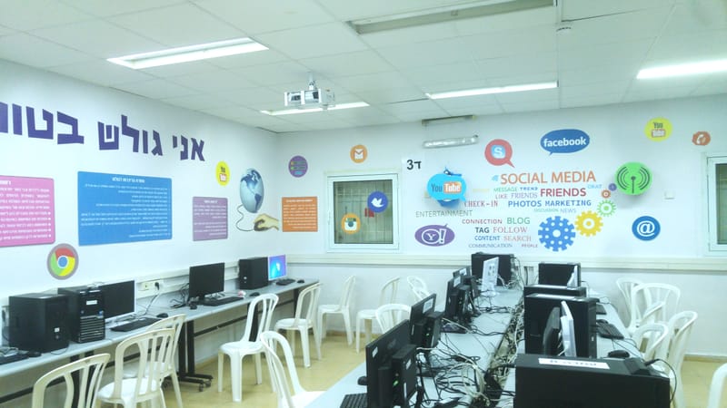 ביצוע מדבקות מכל הסוגים בכל במידות