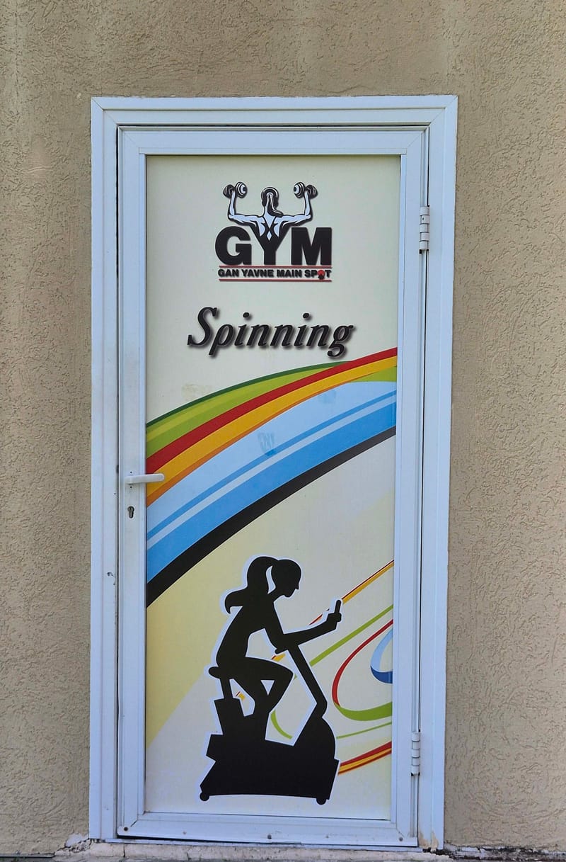 ביצוע מדבקות מכל הסוגים בכל במידות