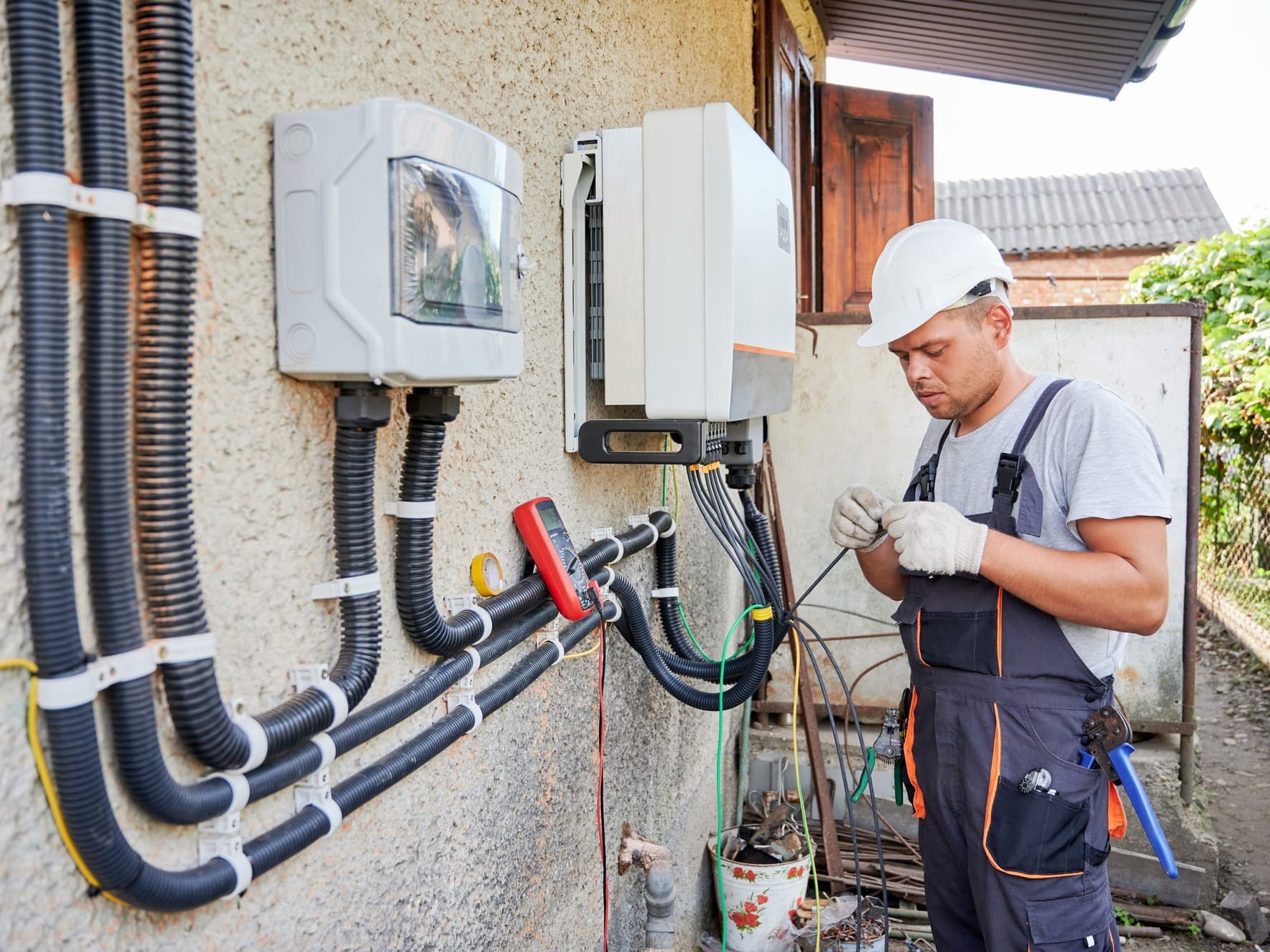 How to Choose the Right Professional Electrician for Solar Installation in Pakistan