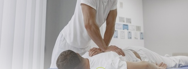 جلسة كيروبراكتيك مع الخبير محمد الجبلي في حي لبن: استعادة الحركة وراحة الجسم