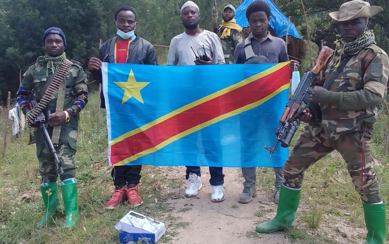 Lubero : Les éléments Wazalendo dotés de radio Motorola par le parlement des jeunes de Butembo