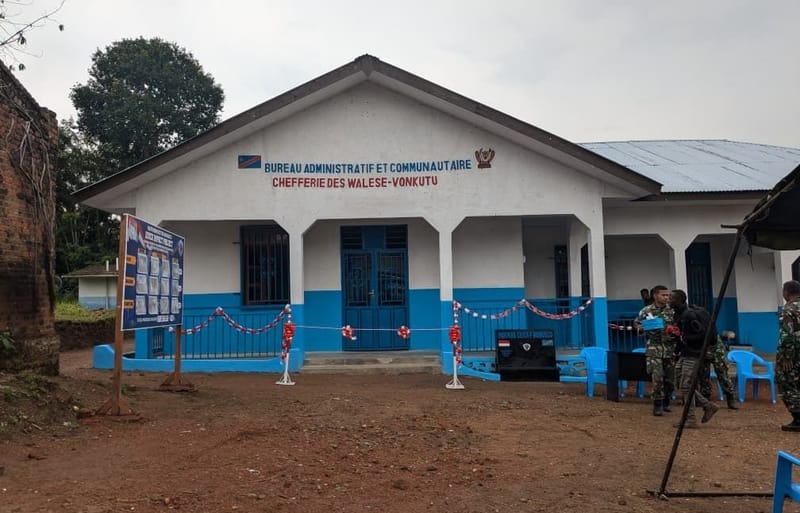 Irumu : La MONUSCO remet officiellement le bureau administratif de la chefferie des Walese Vonkutu aux autorités après la réhabilitation