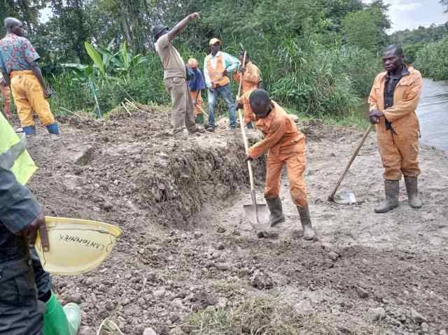 Lubero : Les cantonniers de l'axe Musienene -Muhangi dotés des outils de travail