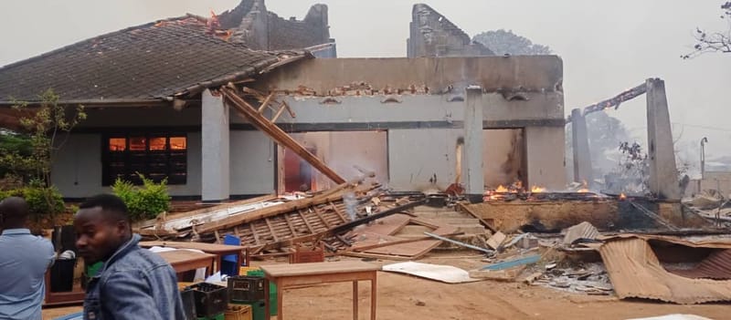 Drame à Mambasa : Mirindi ravagé par un feu mystérieux, un mort et d’énormes dégâts