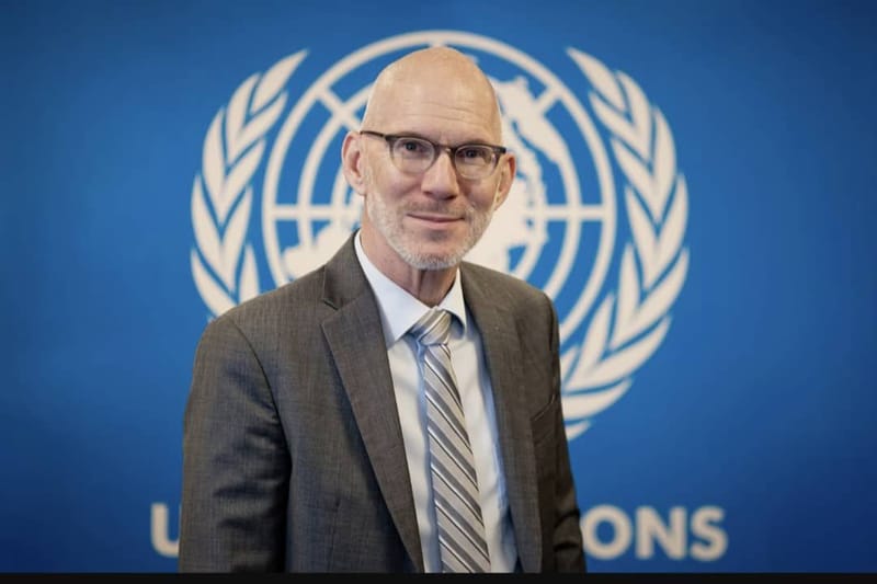 Ituri : Le responsable de la Monusco, James Swan, honore la mémoire des casques bleus tombés à Fataki en 2004