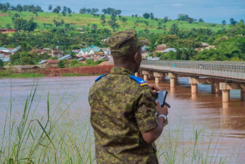 RN1 Kikwit–Pont Loange : les FARDC renforcent la sécurité et sensibilisent les usagers