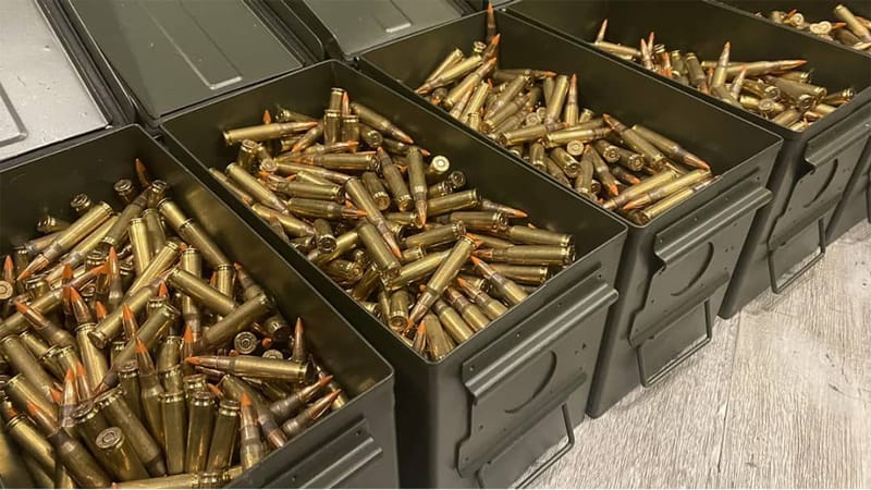 Nord-Kivu/Lubero : Un bidon plein des munitions de guerre et des chargeurs garnies découverts à Musimba