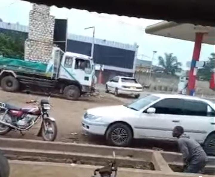 Bunia : des hommes armés braquent un cash-point mobile money en pleine matinée