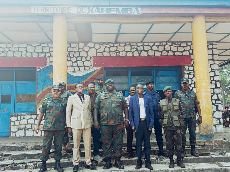 Kahemba : le commandant ad intérim de la 11e région militaire inspecte les troupes et appelle au respect des civils