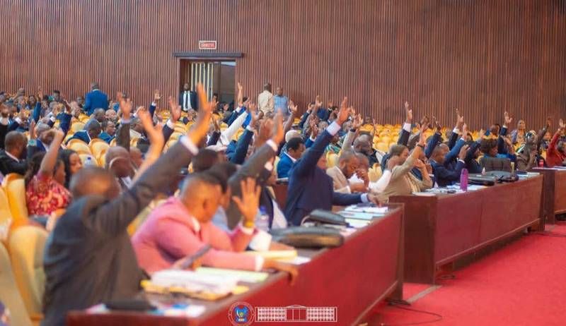 Référendum : L'Assemblée nationale adopte la loi, l'opposition claque la porte