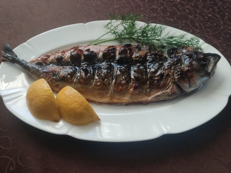 Скумбрія смажена на грилі