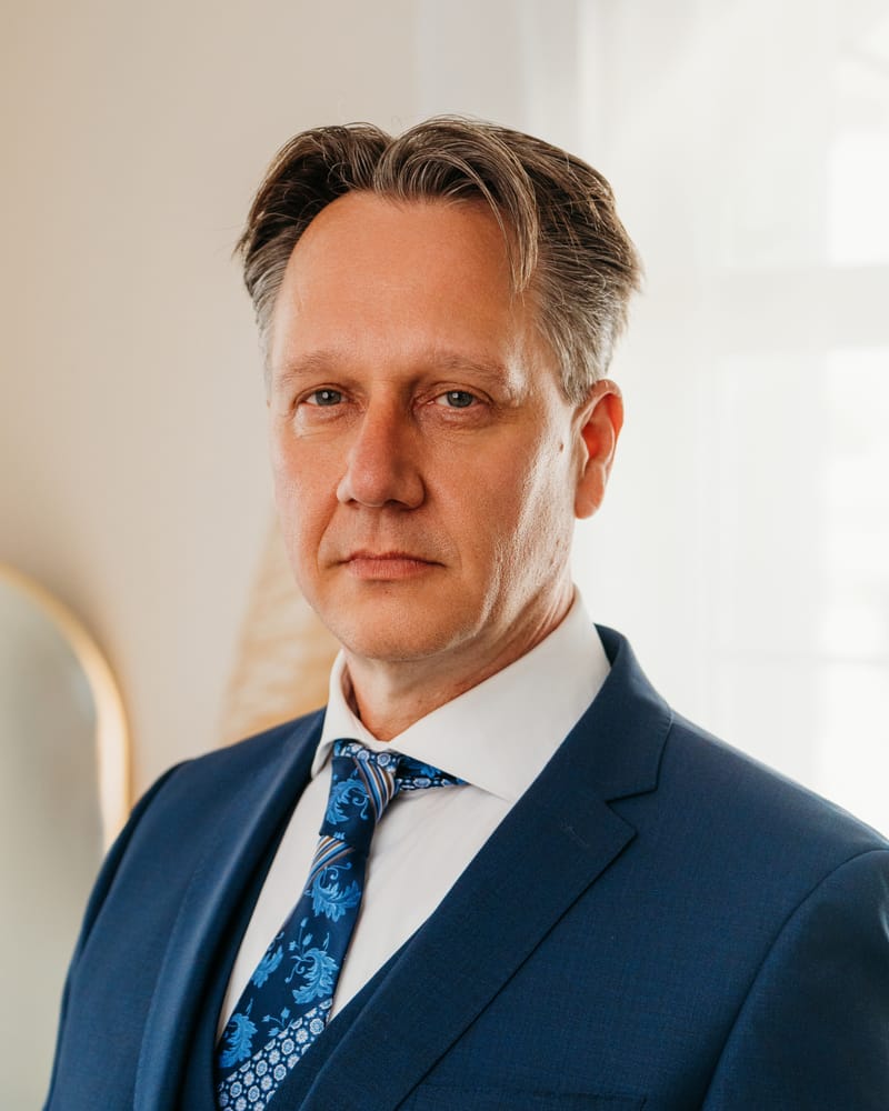 Constantin Jan de Vries, MBA