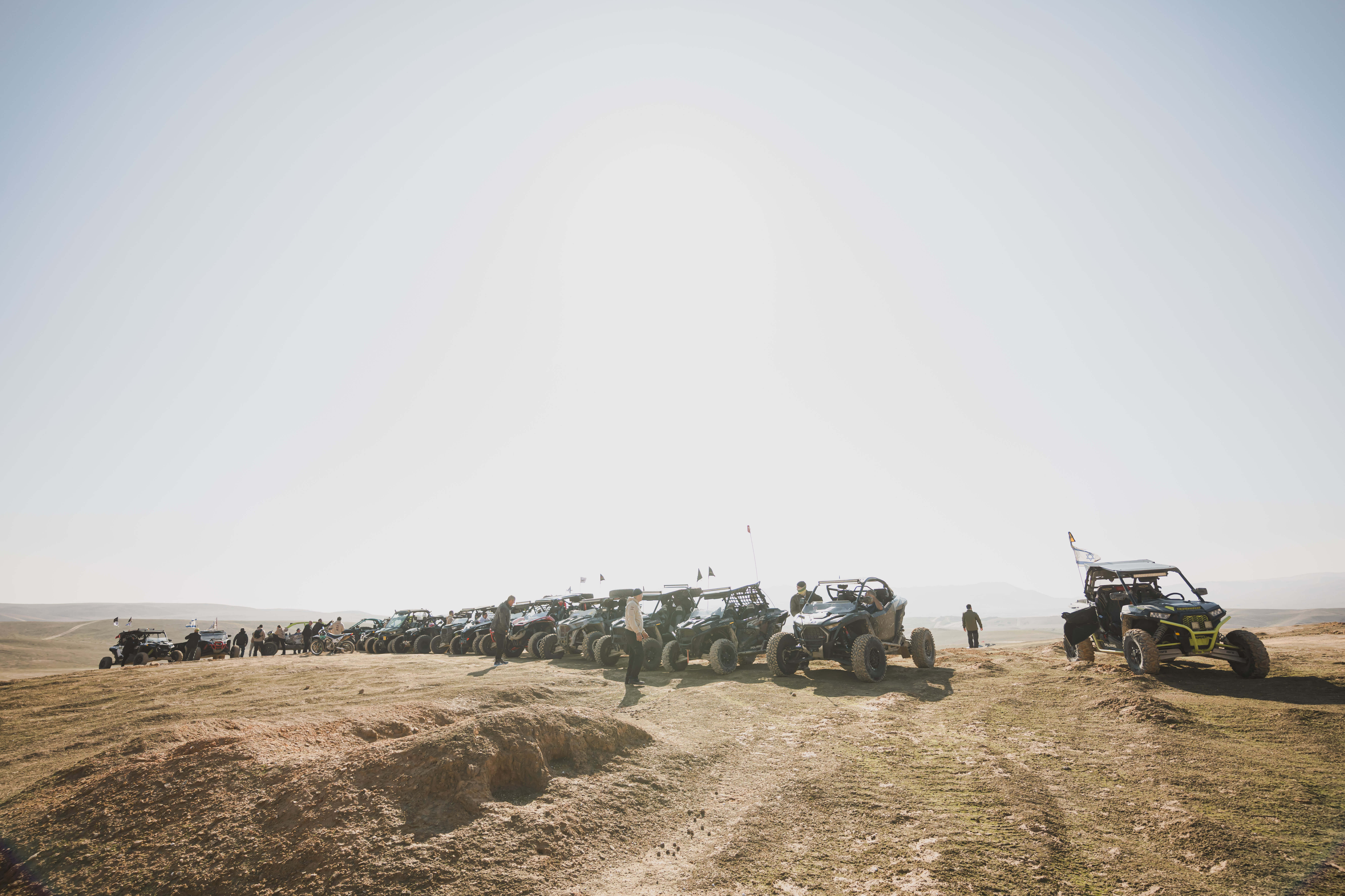 שיירת 75 רכבי RZR ומאבריק במסע לזכר סא"ל תומר גרינברג במדבר יהודה