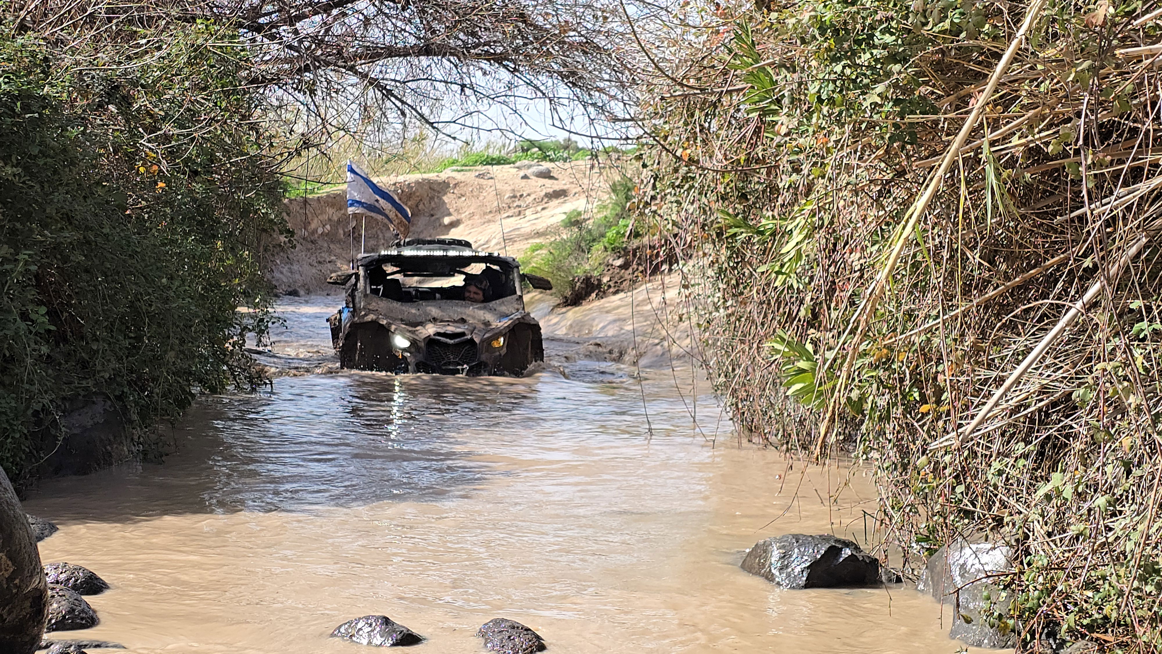 מעבר כלי שטח מים נחל סמך ונחל אלעל