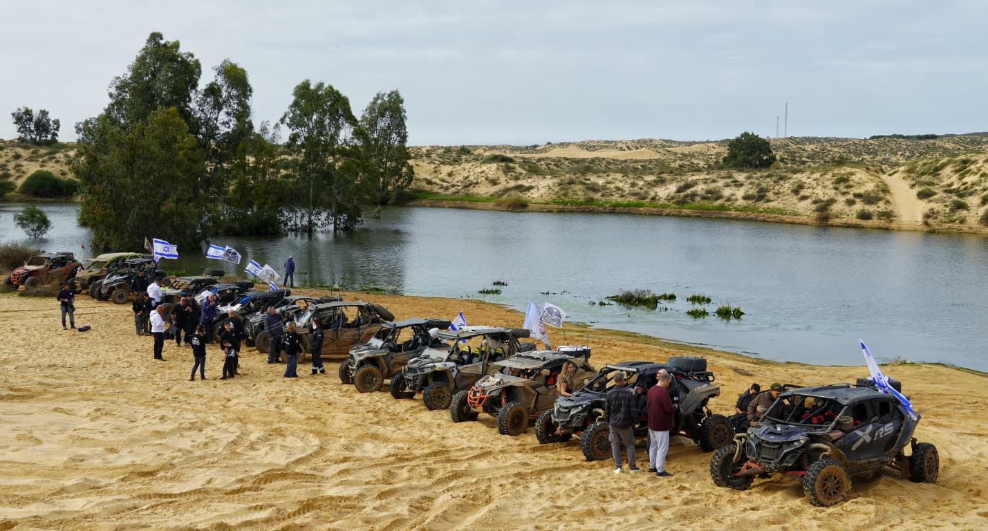 שיירת רכבי שטח בתצפית לזכר הגיבורים בעוטף עזה