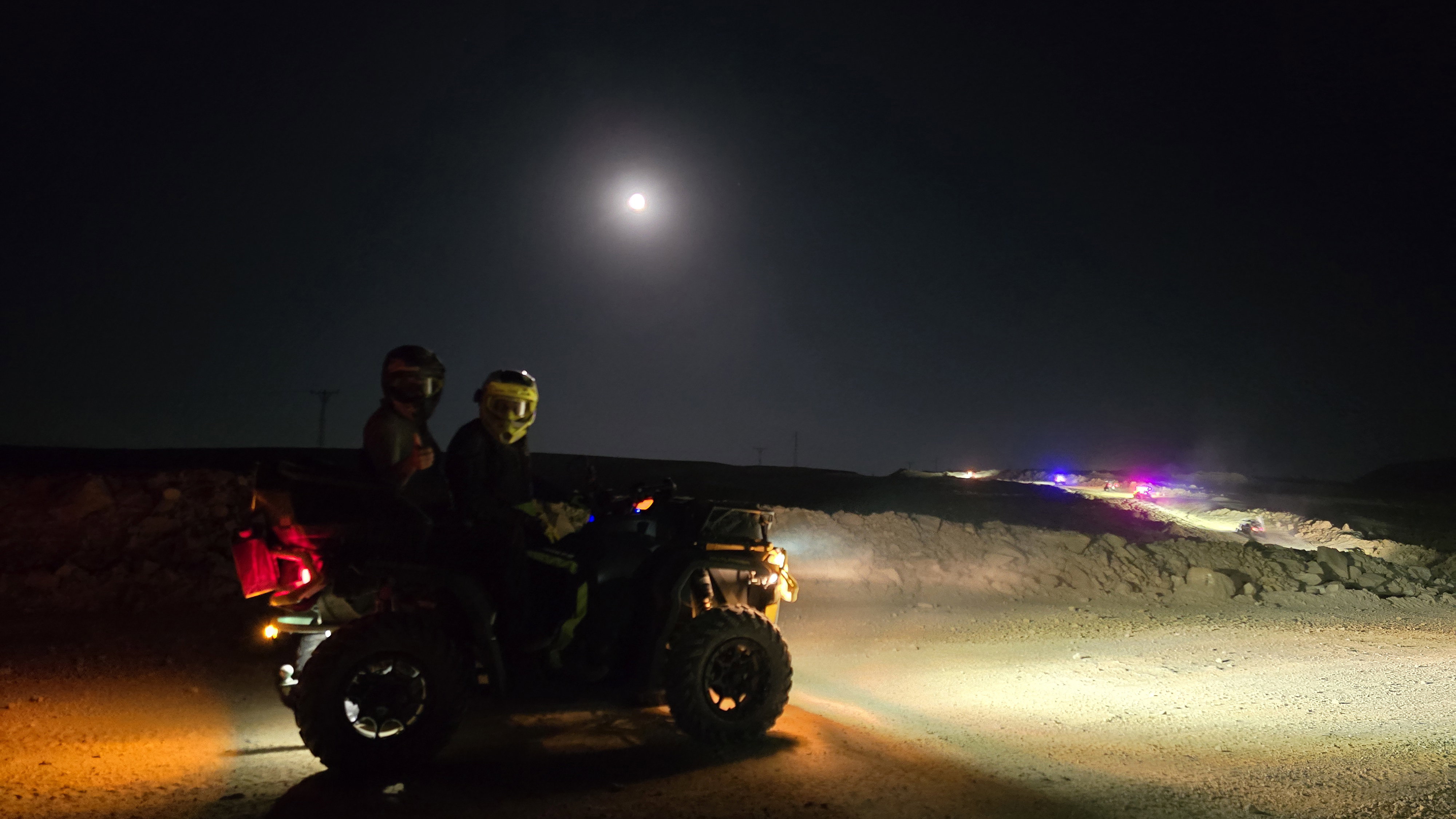 נסיעת שטח מהירה בנחל נקרות עם טרקטורון 4X4 בטיול של אבירי השטח