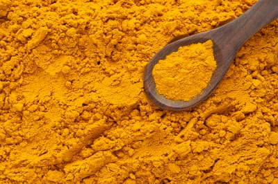 Curcuma e curcumina: proprietà antinfiammatorie, benefici e come inserirla nella dieta