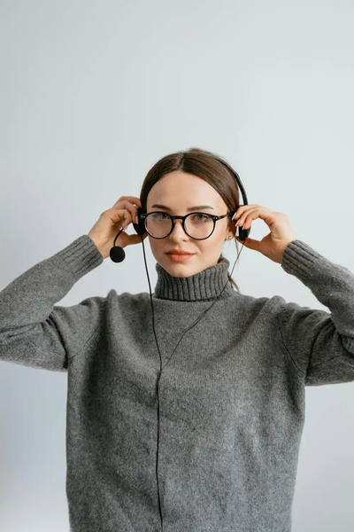 VoIP vs. Landlines in 2025: Why the VoIP Service is a Must for Your Home