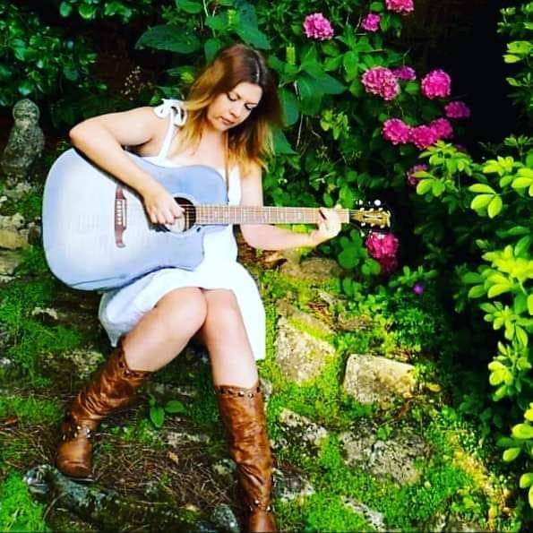 Helena Mace - acoustic