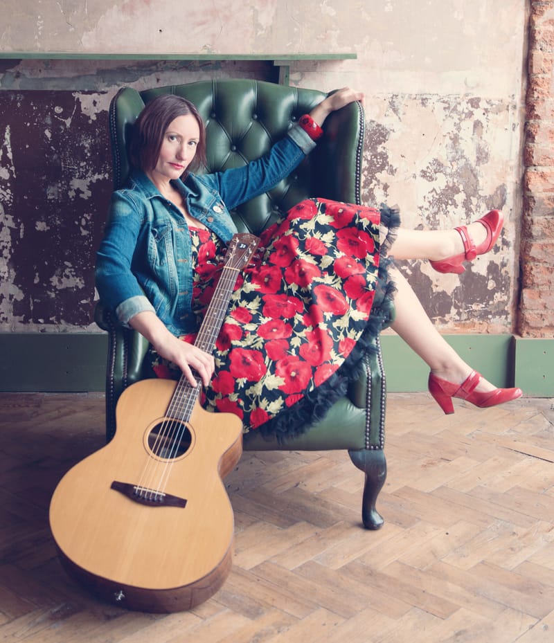 Sarah Saville - acoustic