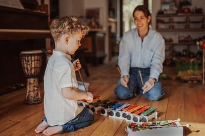 5 sposobów, jak mogę rozwinąć muzykalność swojego dziecka, jeżeli w domu nie ma tradycji muzycznych? 🎶
