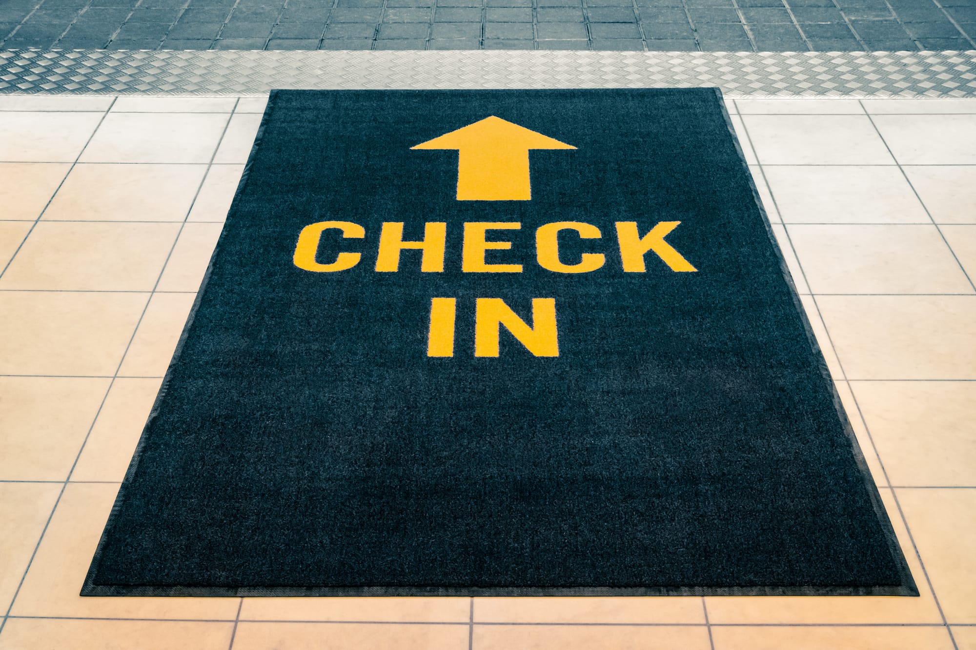 The Self Check-In Guide — Pros, Cons & Practical Tips (International Version)