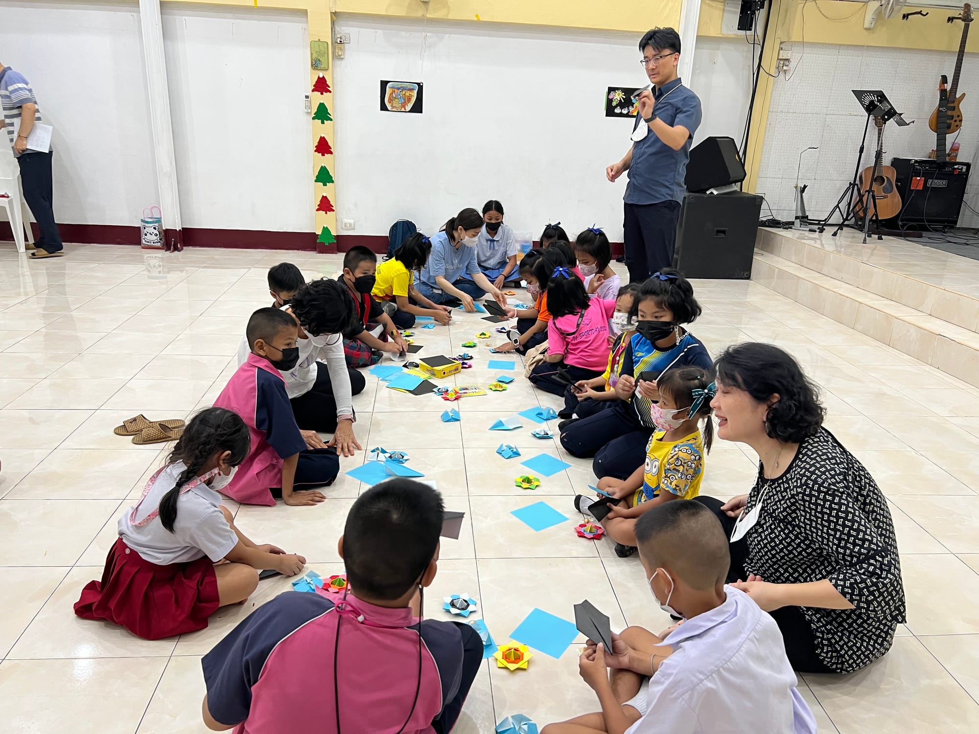 ชั้นรวีสำหรับเด็กๆและทีมมิชชันนารีจากเกาหลี