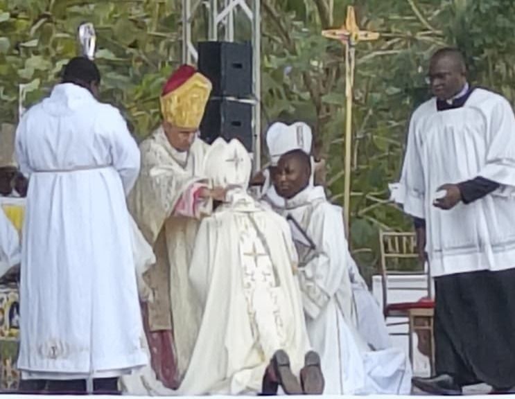 Diocèse d’Abengourou : Ordination épiscopale et prise de possession canonique de l’évêque Jean-Pierre Tiémélé