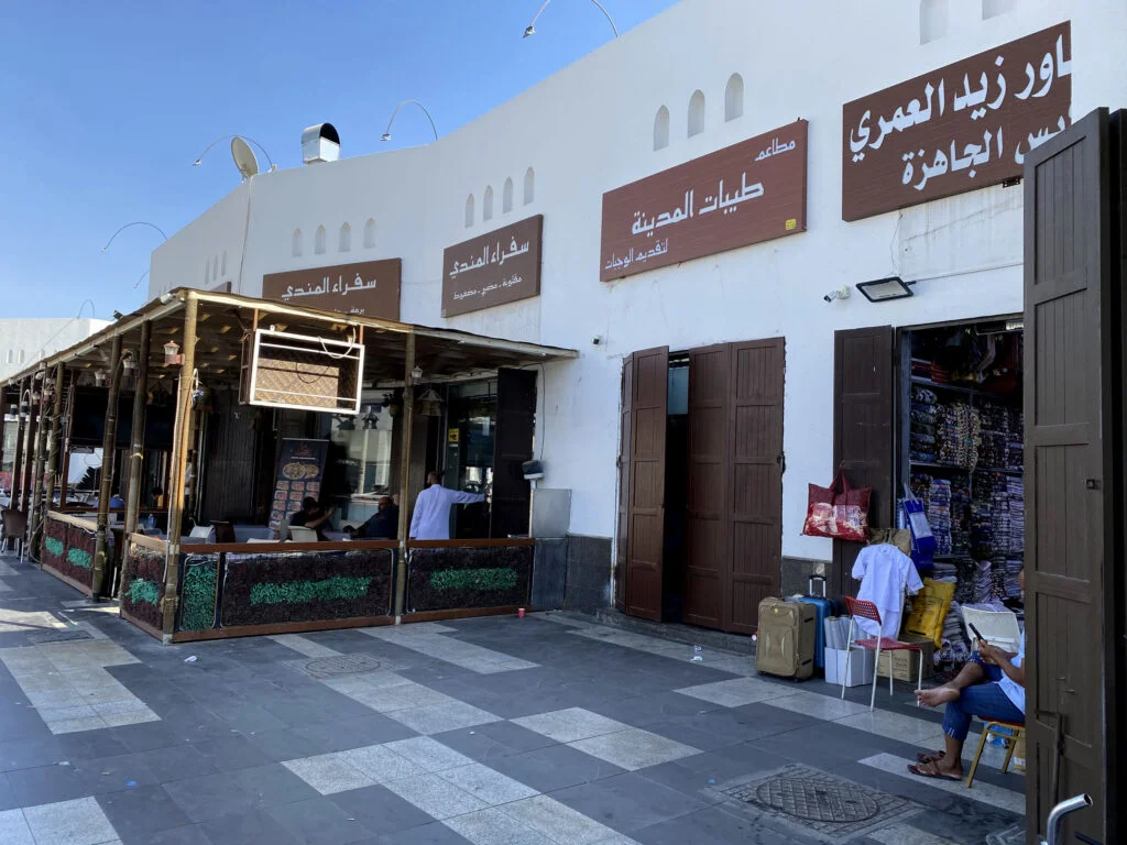 سوق الطباخة بالمدينة المنورة.. نكهة تراثية على مقربة من المسجد النبوي