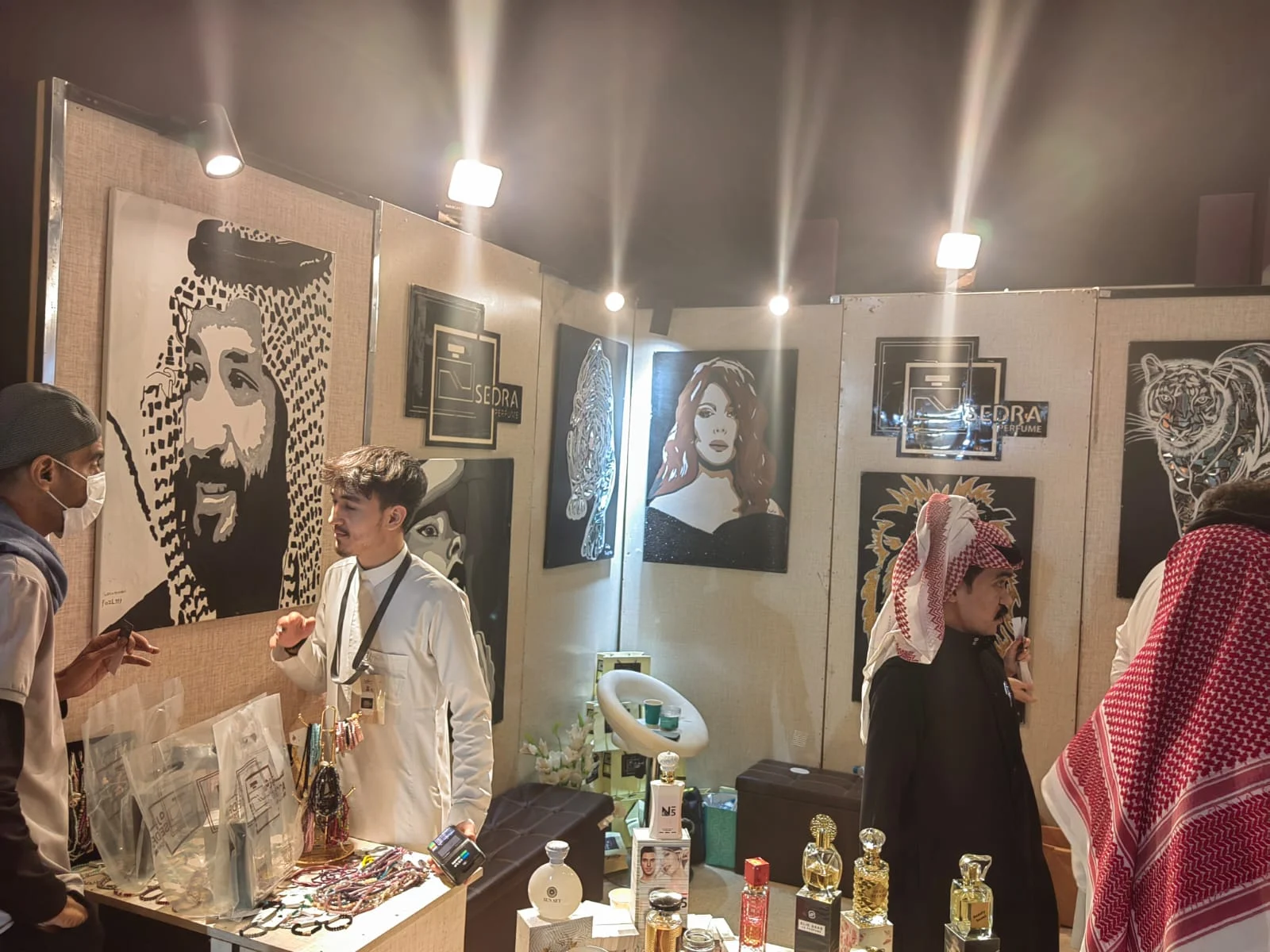 ⁠ ⁠سوق الرابية يجذب الزوار بروائح العطور والبخور