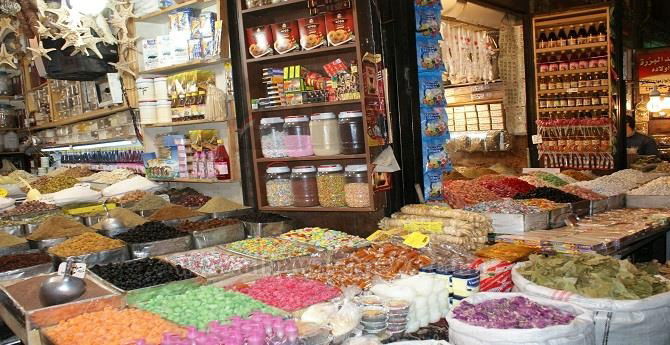 سوق العطارين ينشط بوصفات الطب الشعبي والعلاج بالأعشاب