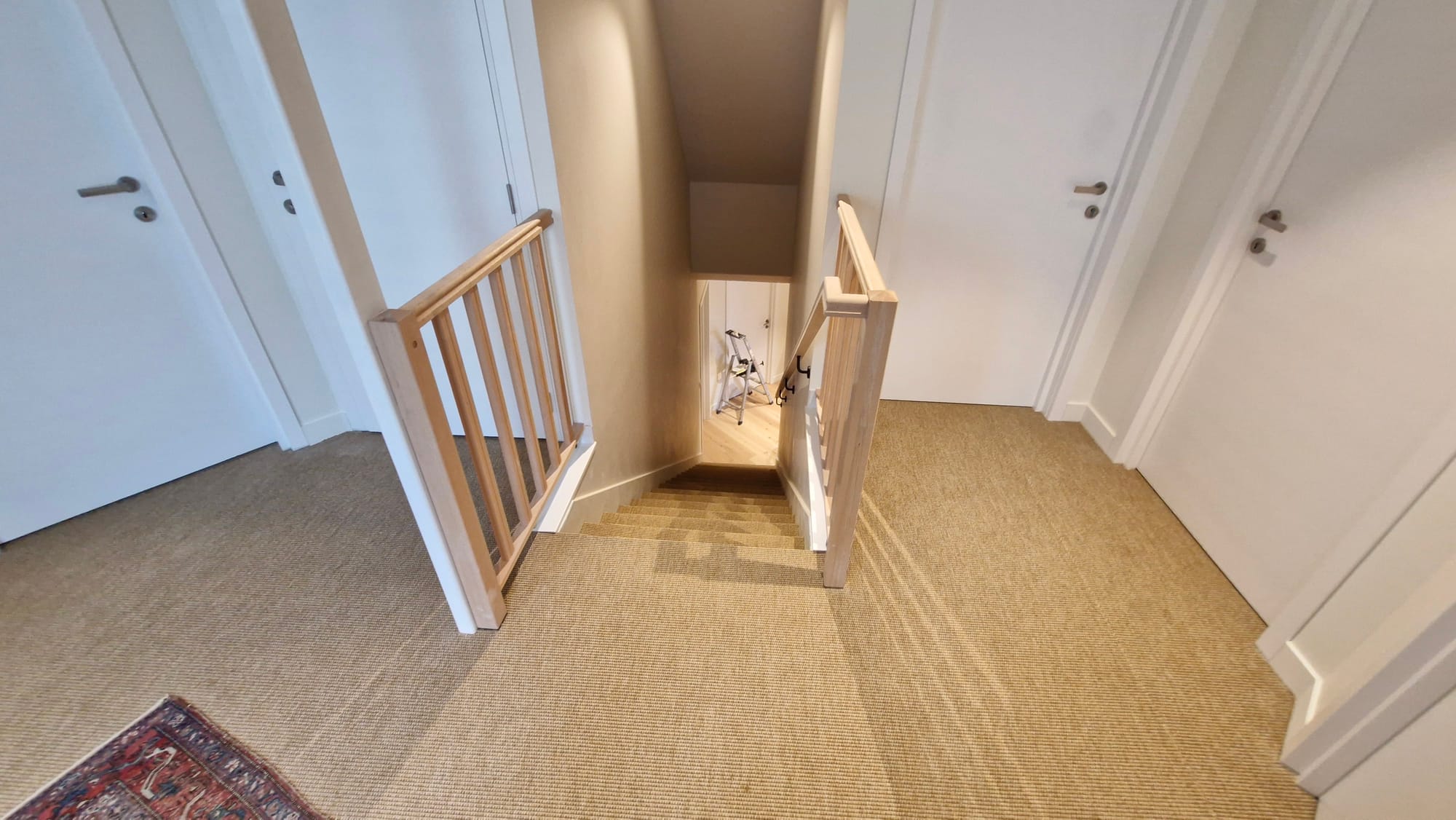 Pose de garde corps et de main courante en hêtre