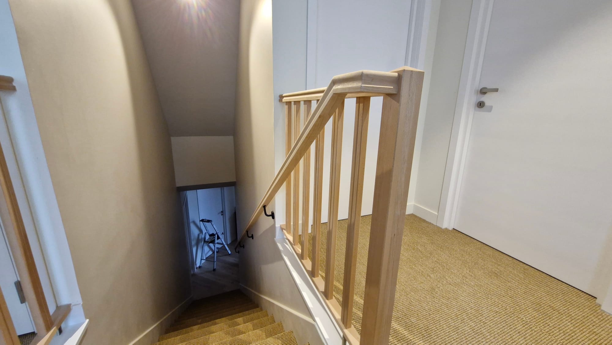 Pose de garde corps et de main courante en hêtre