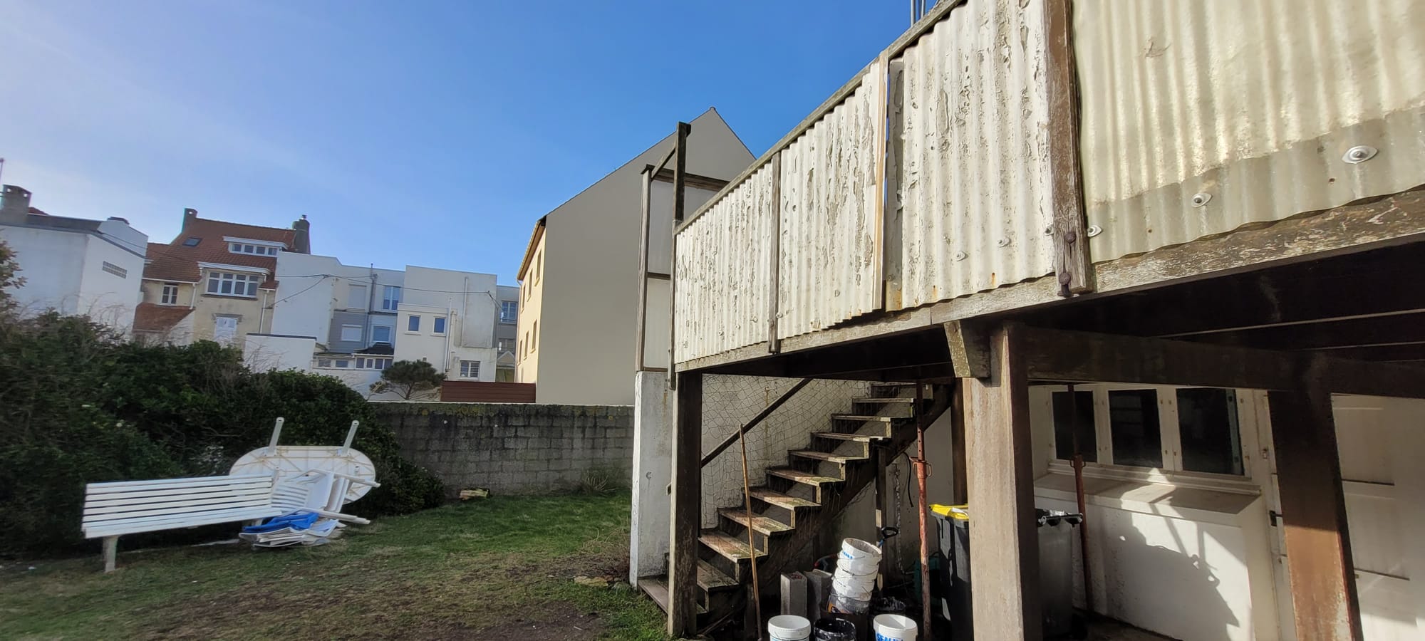 Bardage ajouré , escalier et garde corps