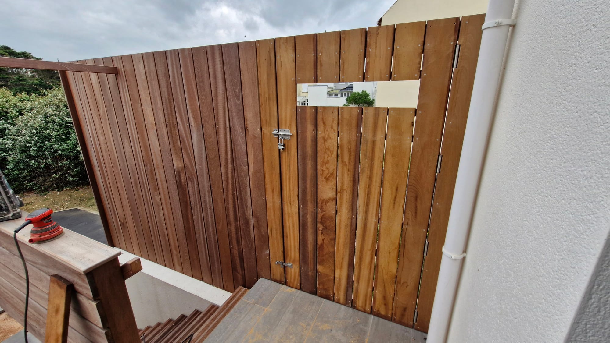 Bardage ajouré , escalier et garde corps